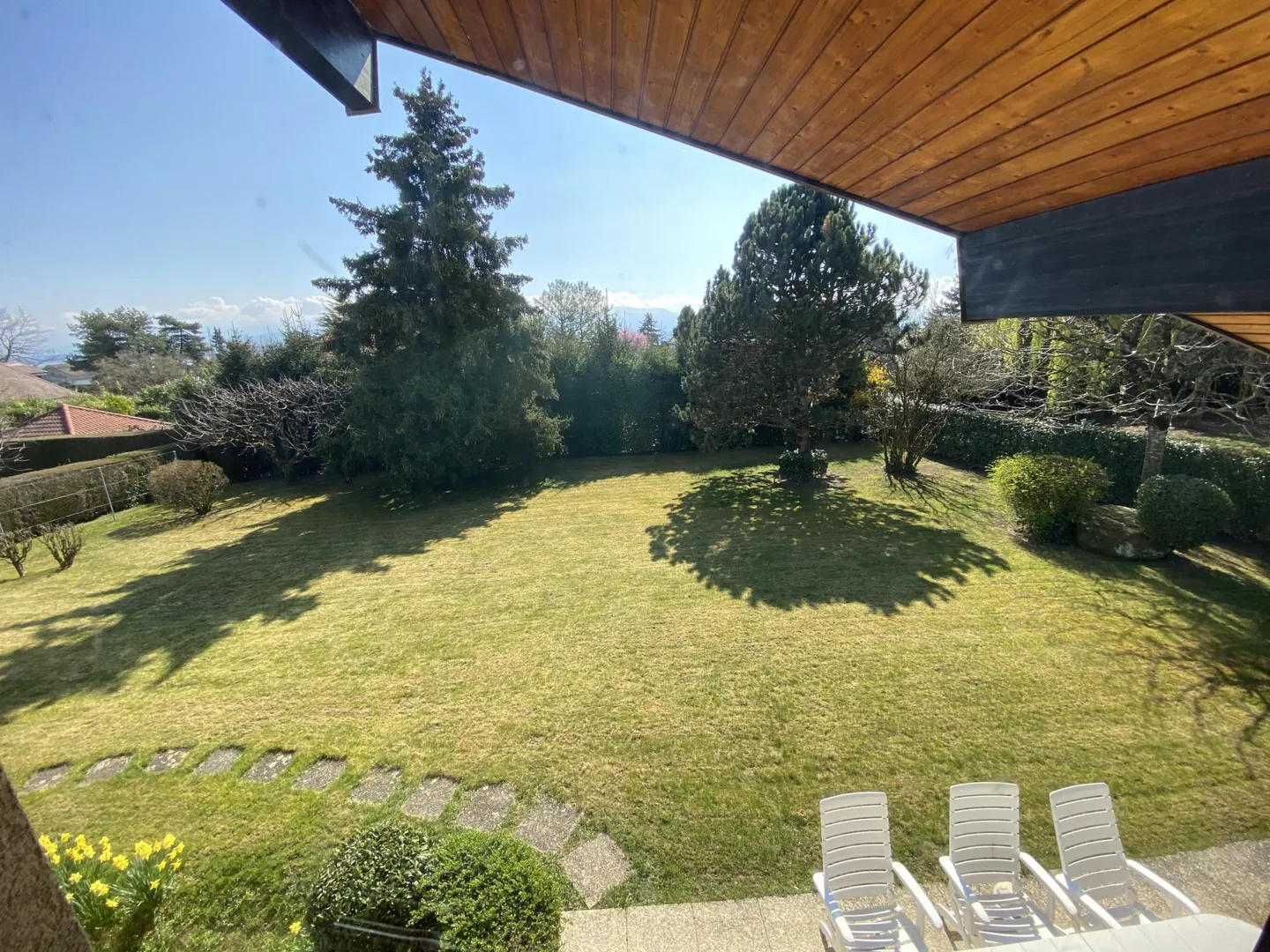 EXCLUSIVITÉ - Villa Individuelle de 9 Pièces avec Jardin - Photo 5 sur 7