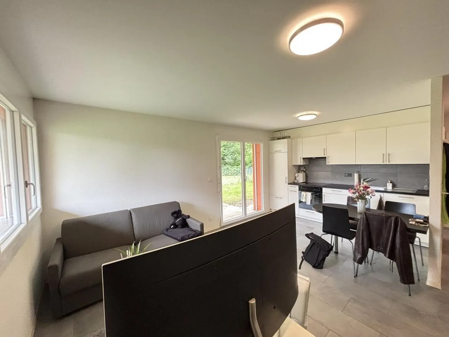 Bel appartamento di 2,5 locali con giardino - Foto 3 di 8