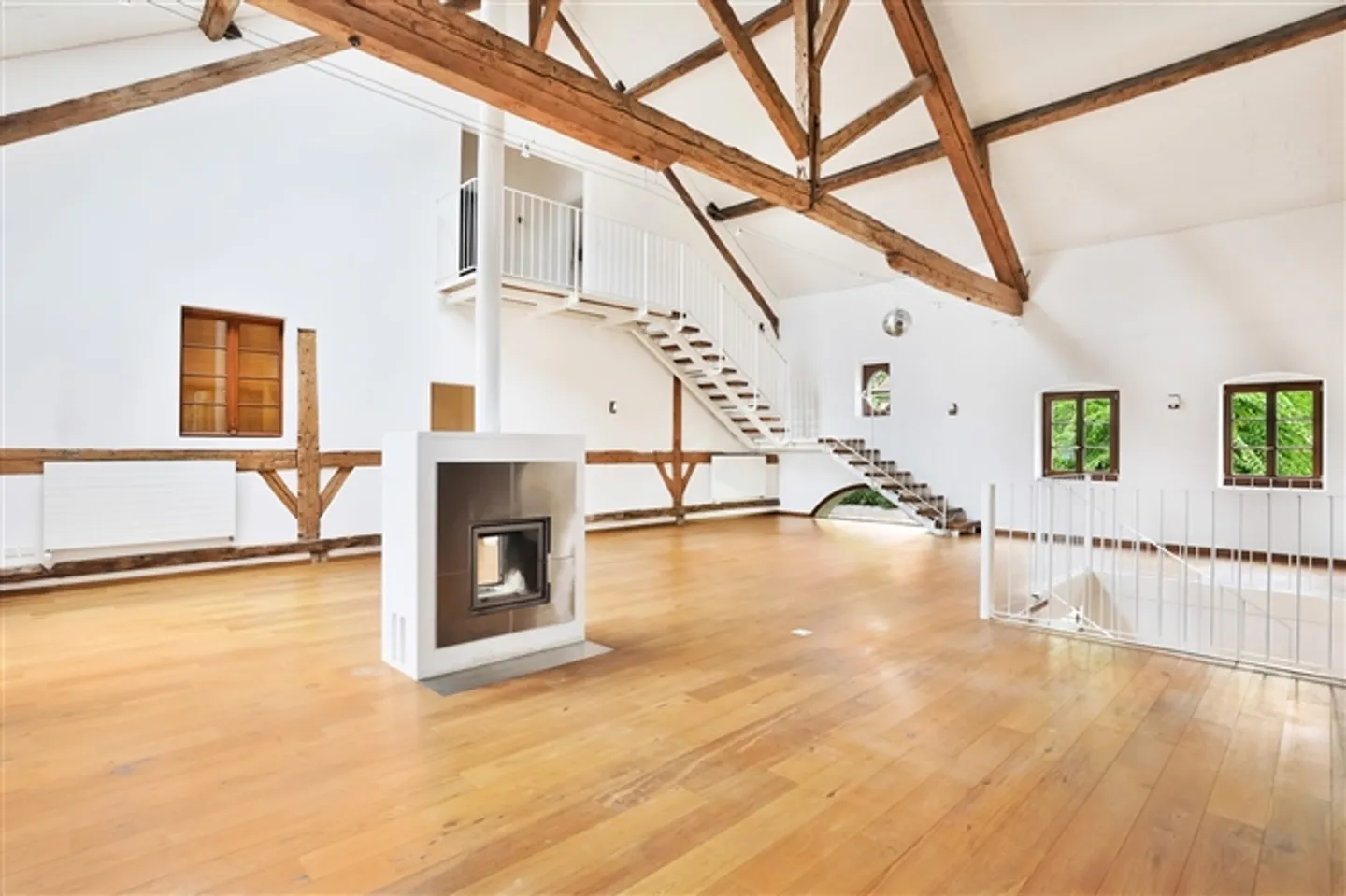 ECCELLENTE TRIPLEX CON GIARDINO DI 6 CAMERE - Foto 1 di 13