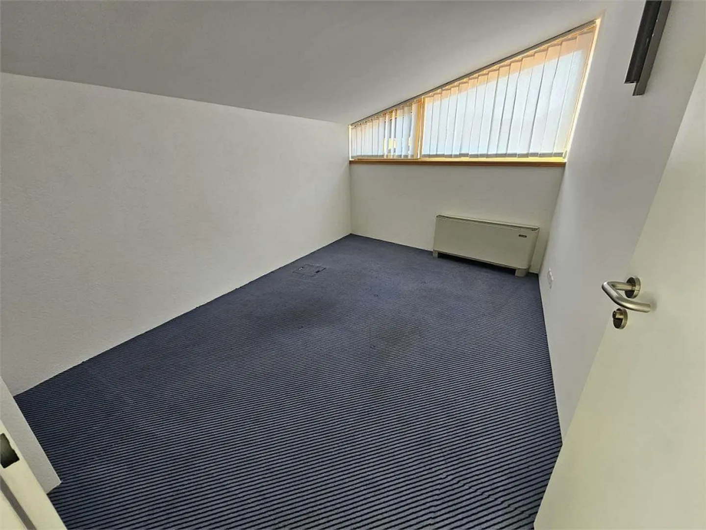 Lugano Zentrum, Büro im obersten Stockwerk 7.5 Zimmer - Foto 5 von 13