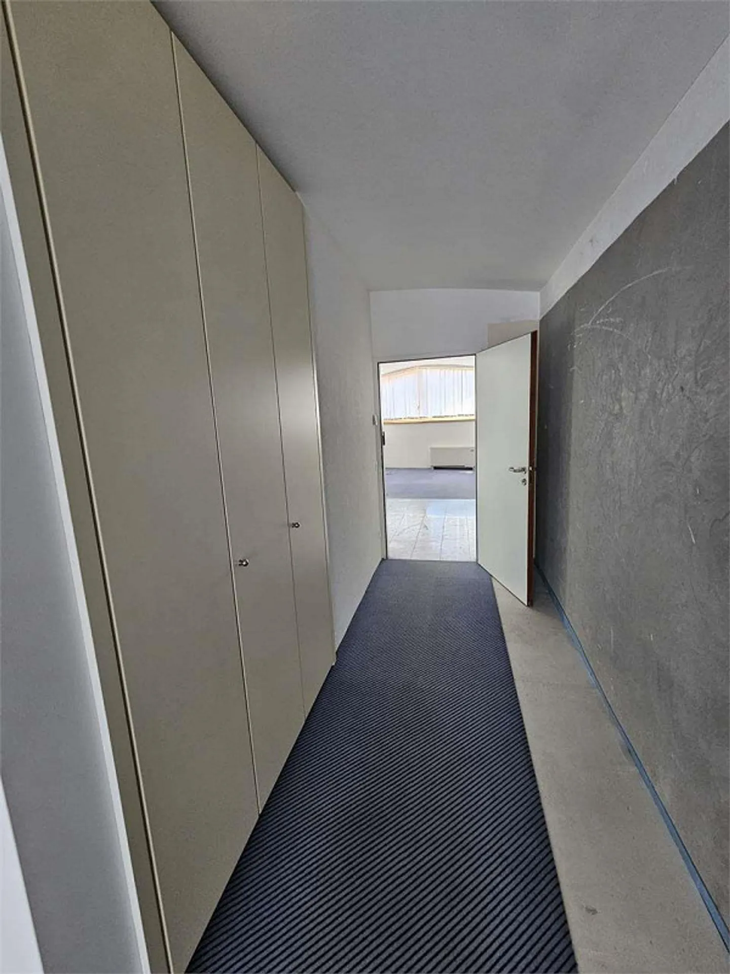 Lugano Zentrum, Büro im obersten Stockwerk 7.5 Zimmer - Foto 9 von 13