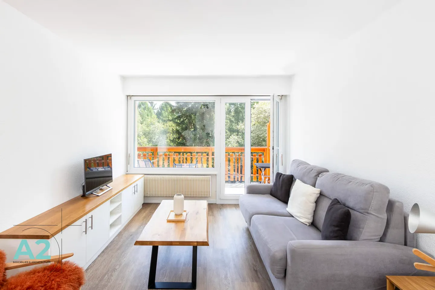 SOUTH-FACING STUDIO FULLY RENOVATED - YEAR-ROUND - Photo 1 of 8