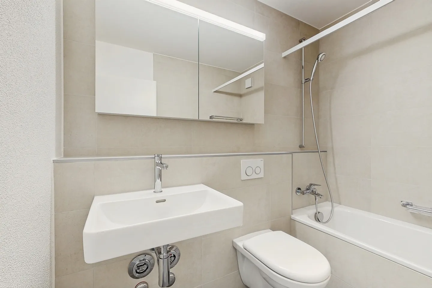 Newly renovated & centrally located Your new home in Steinhausen - Photo 5 of 7