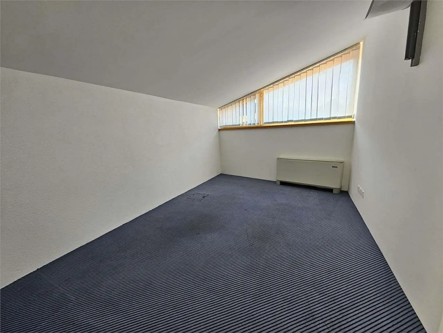 Lugano Zentrum, Büro im obersten Stockwerk 7.5 Zimmer - Foto 13 von 13