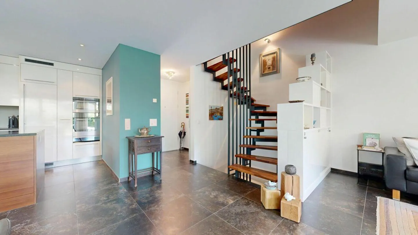 Modern Single-Family Home in Exclusive Residential Area - Photo 2 of 17