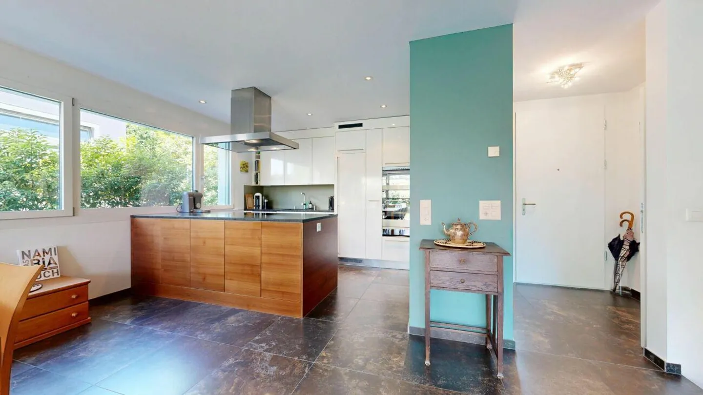 Modern Single-Family Home in Exclusive Residential Area - Photo 4 of 17