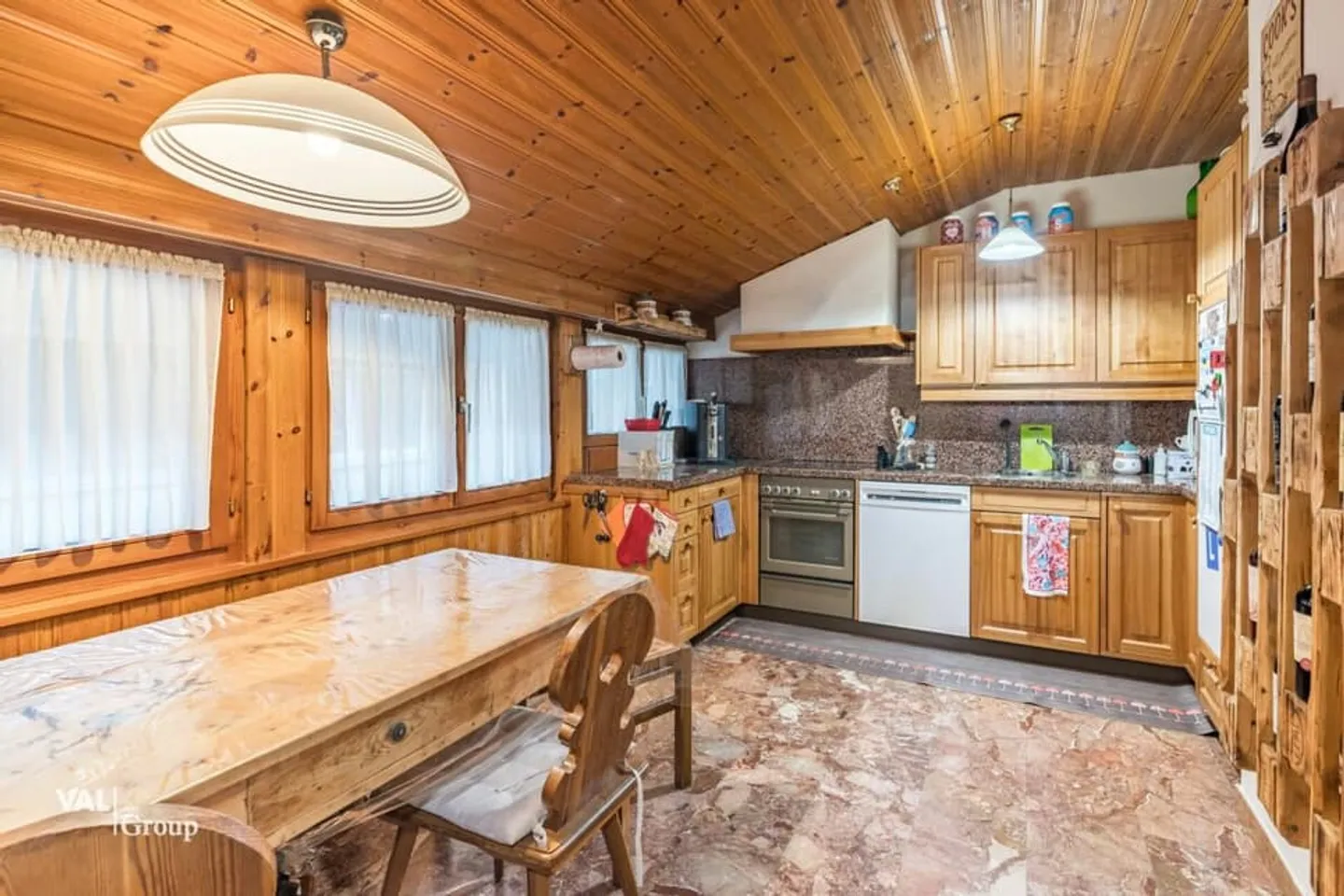 Interessante casa residenziale/commerciale a Gondo - utilizzo versatile, vicino al confine con l'Italia - Foto 2 di 10