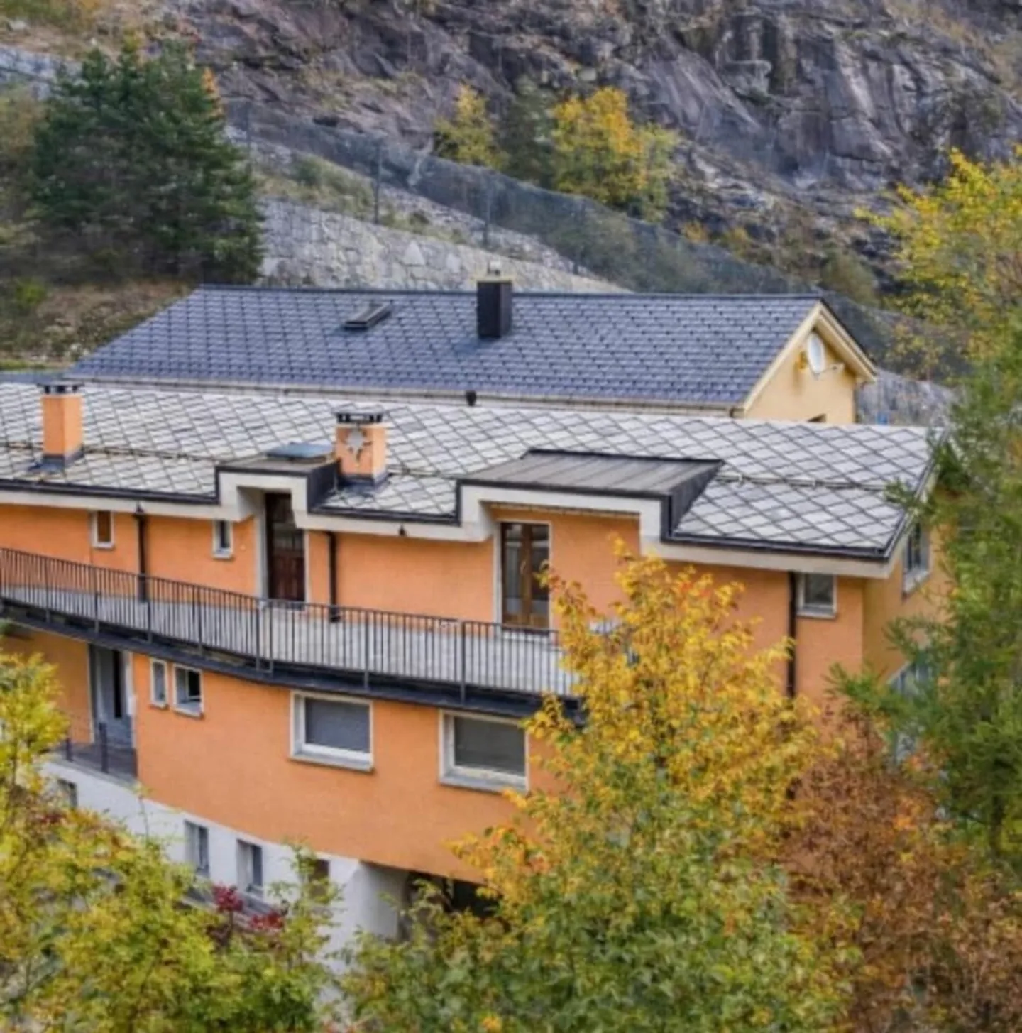 Interessante casa residenziale/commerciale a Gondo - utilizzo versatile, vicino al confine con l'Italia - Foto 7 di 10