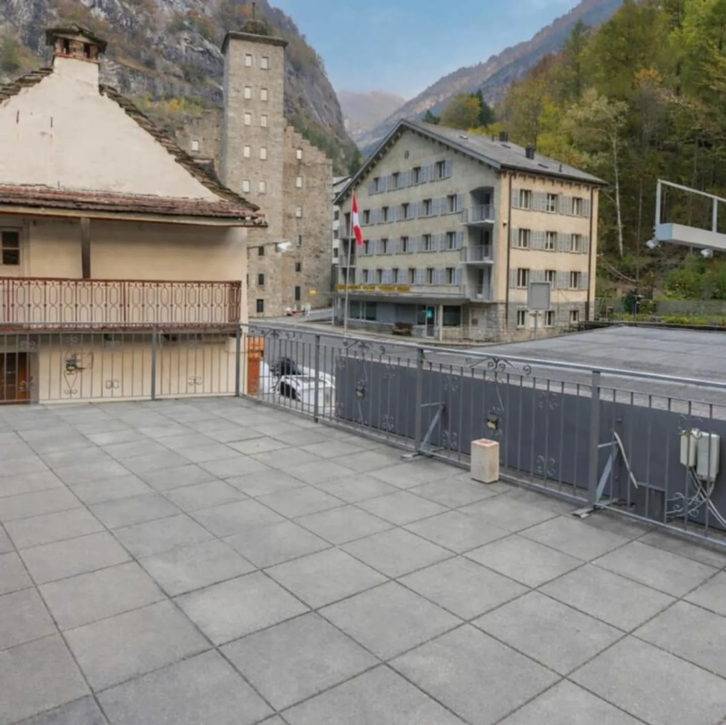 Interessante casa residenziale/commerciale a Gondo - utilizzo versatile, vicino al confine con l'Italia - Foto 8 di 10