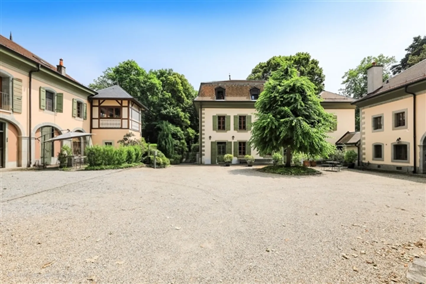 ECCELLENTE TRIPLEX CON GIARDINO DI 6 CAMERE - Foto 11 di 13