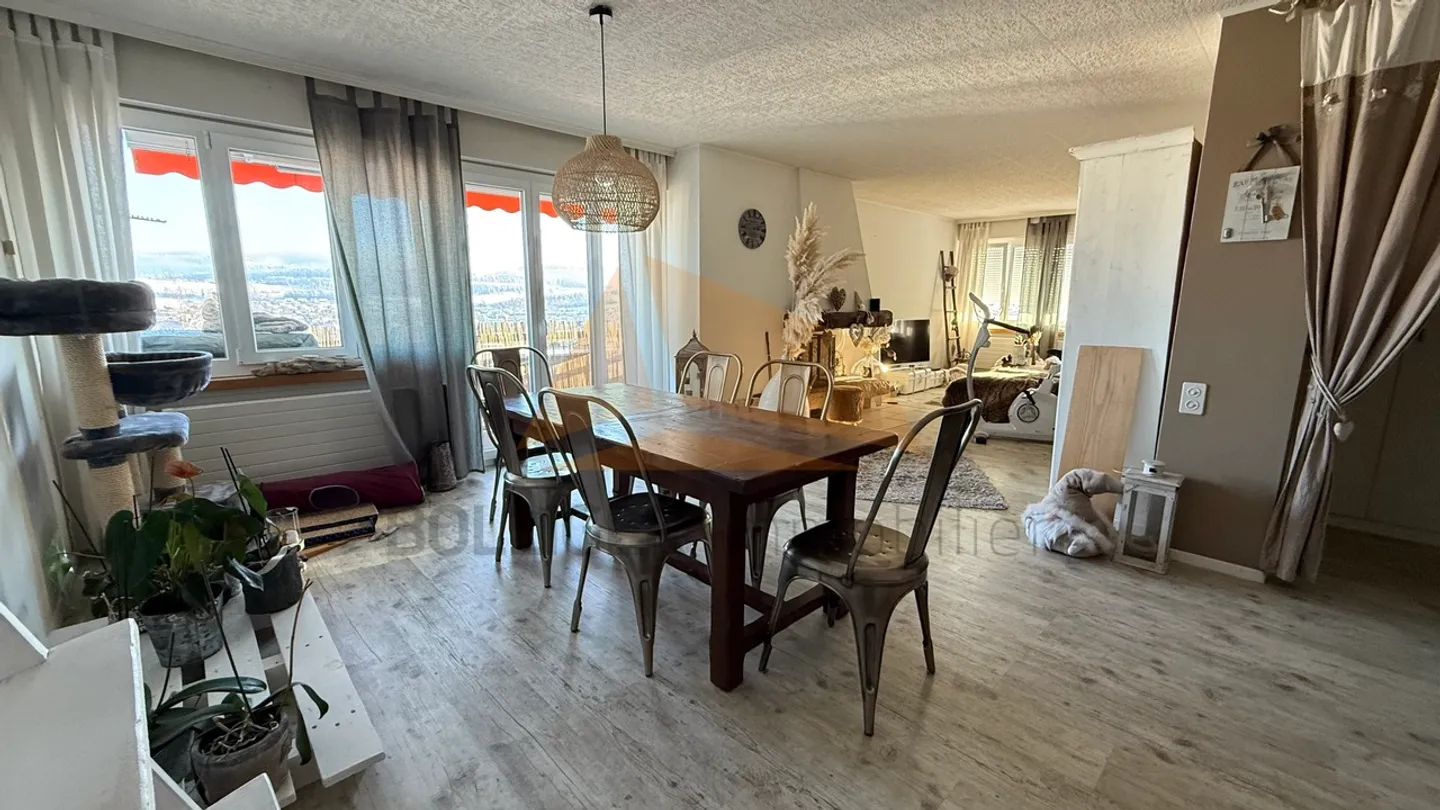 „ZU VERKAUFEN

5,5-Zimmer-Wohnung
und Garage in PPE“ - Foto 1 von 11