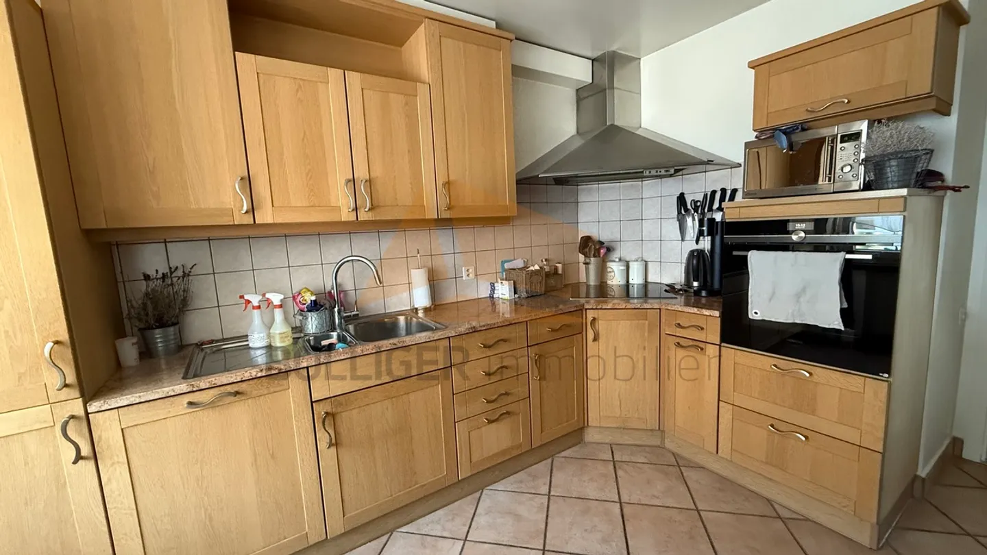 „ZU VERKAUFEN

5,5-Zimmer-Wohnung
und Garage in PPE“ - Foto 9 von 11