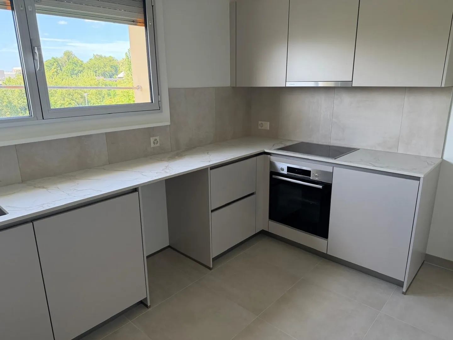 5-room apartment - Photo 1 of 8