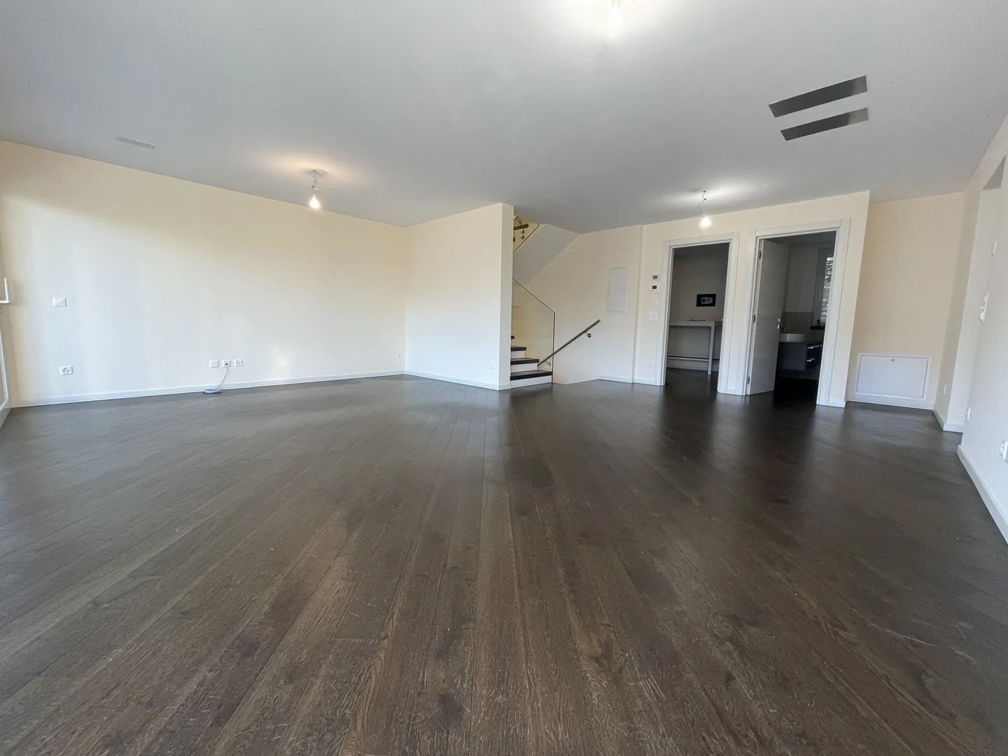 Villa moderne et spacieuse de 4,5 pièces à louer à Arzo - Photo 2 sur 13