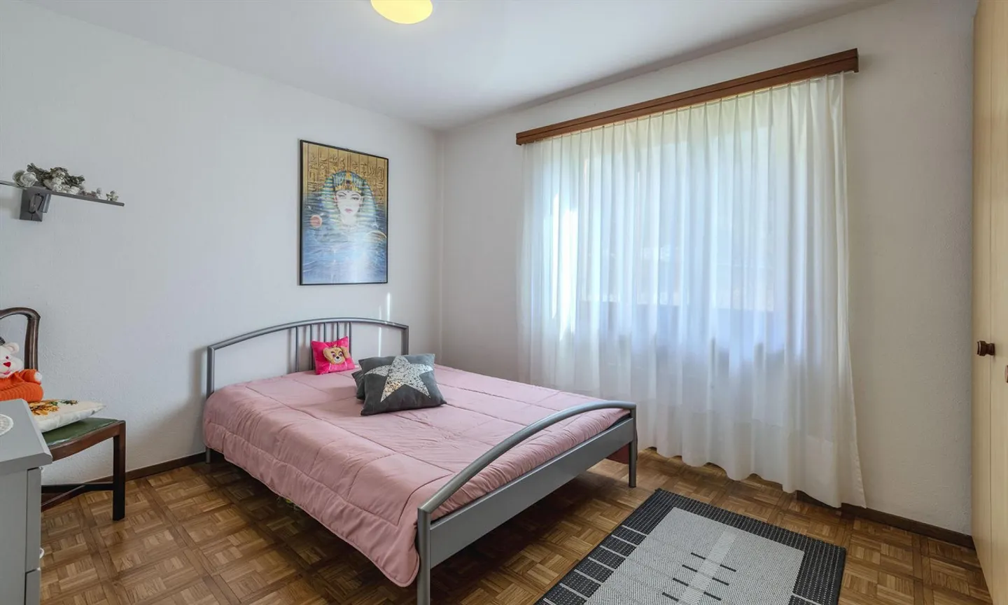 Fascinating single-family house with 4.5 rooms and garden in Biasca - Photo 8 of 9