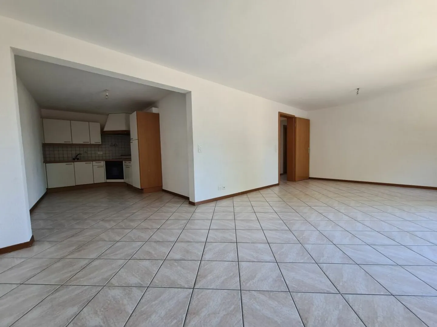 Appartement Charmant avec Terrasse - Photo 2 sur 10