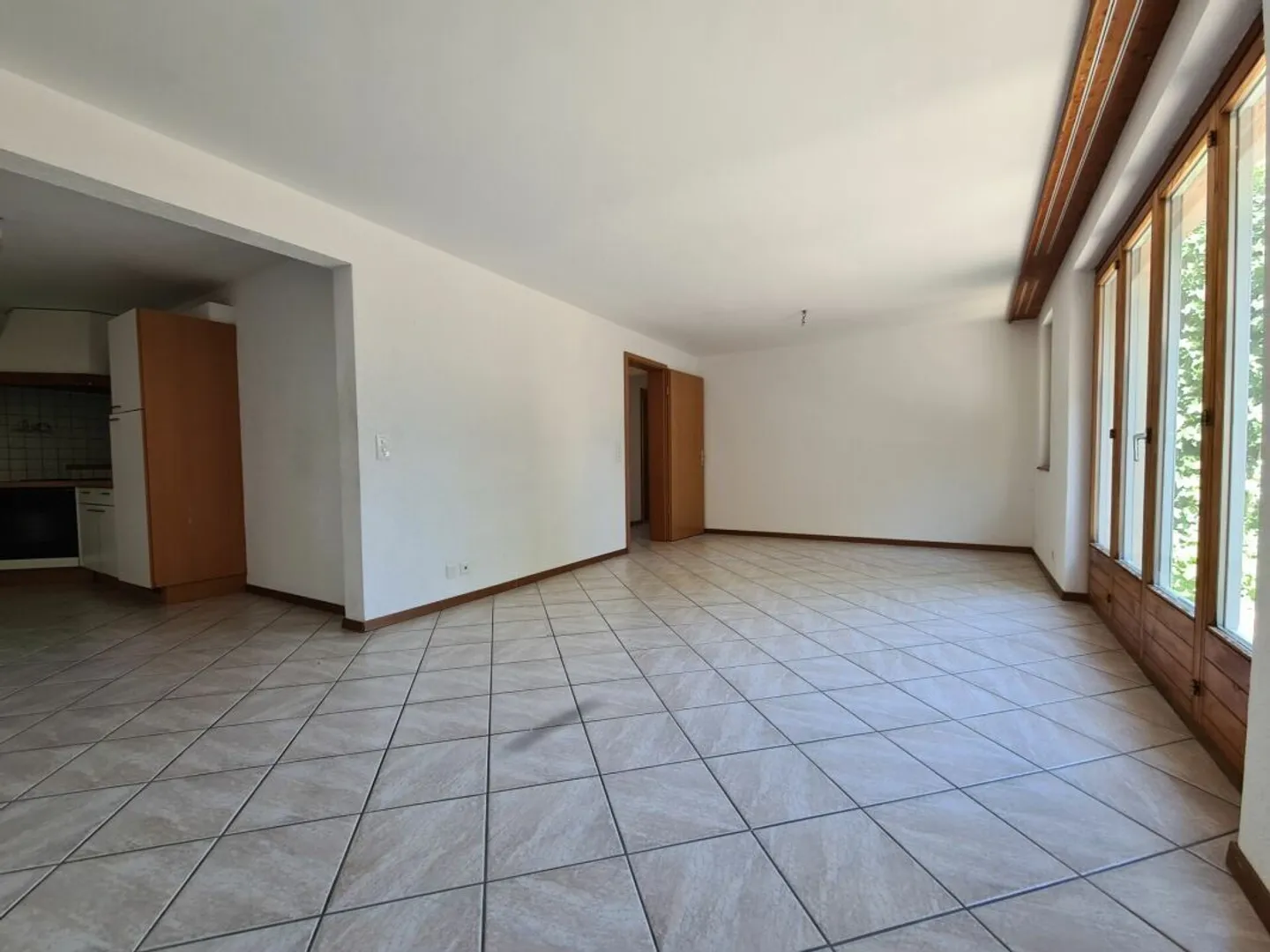 Appartement Charmant avec Terrasse - Photo 4 sur 10
