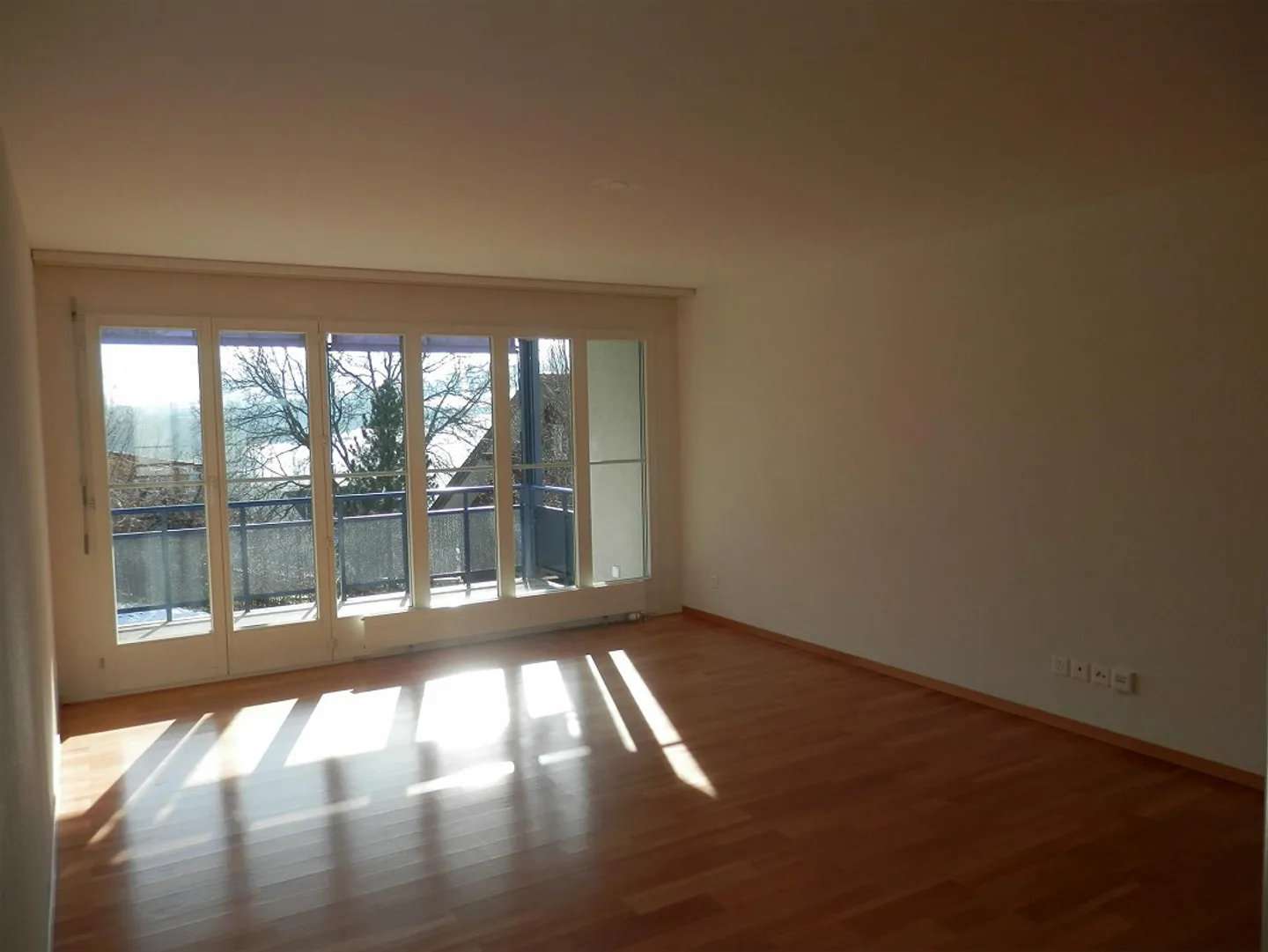 Geräumige 4.5-Zimmerwohnung im 2. OG mit 2 Balkonen und 2 Nasszellen - Foto 2 von 10