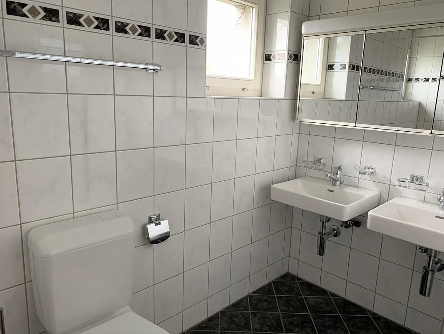 Geräumige 4.5-Zimmerwohnung im 2. OG mit 2 Balkonen und 2 Nasszellen - Foto 6 von 10