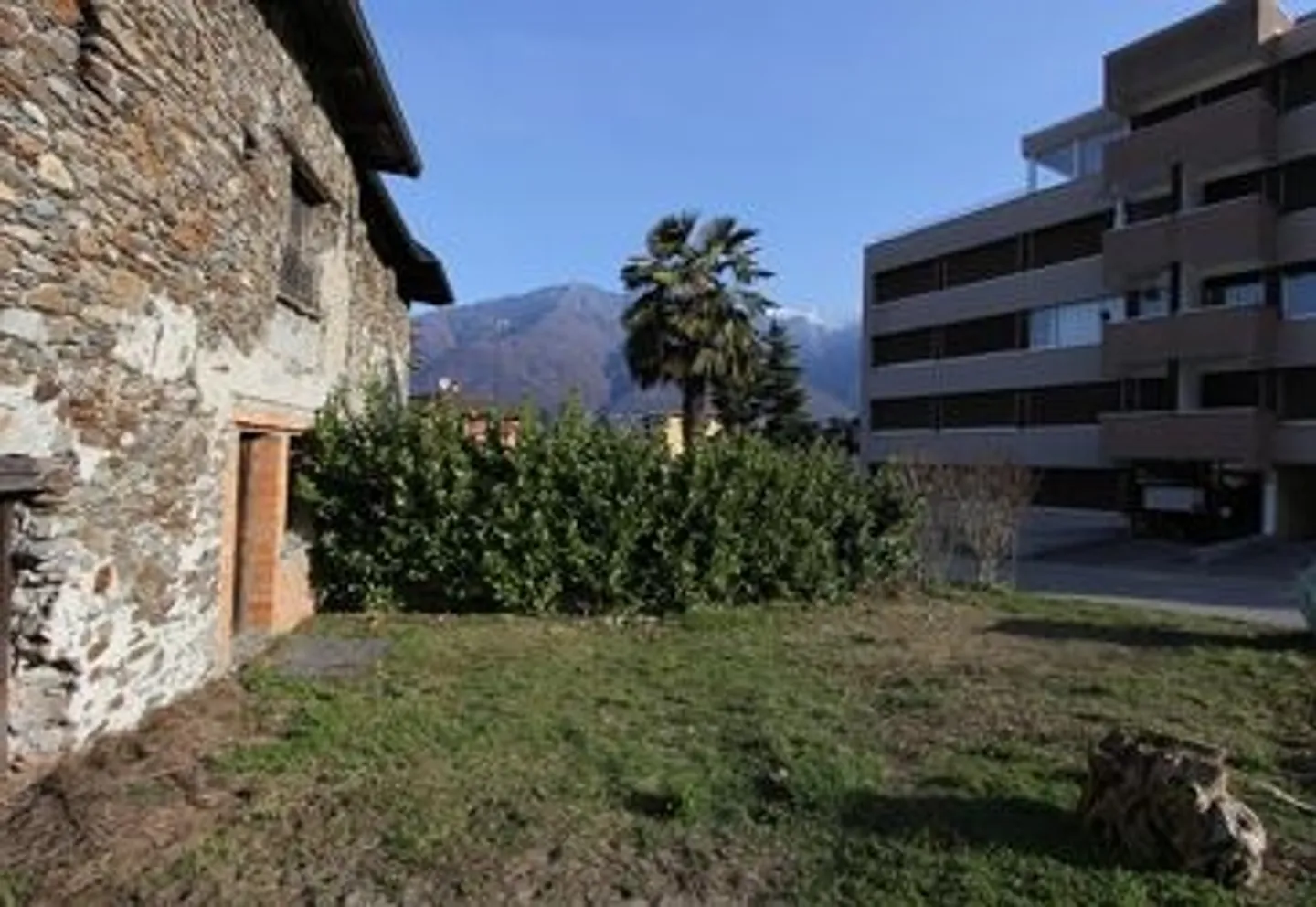Sezione di casa da sviluppare con giardino - Foto 1 di 6