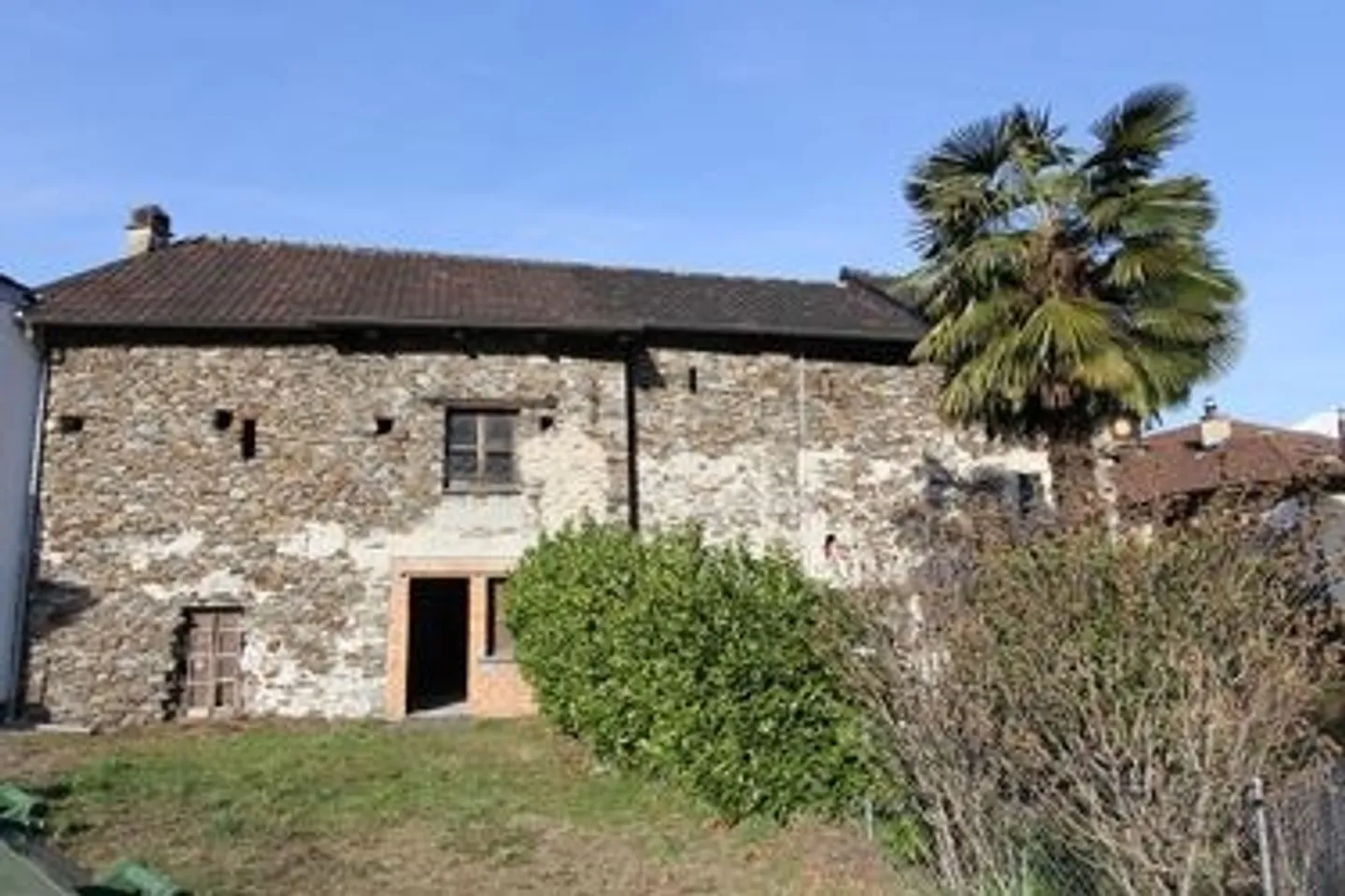Sezione di casa da sviluppare con giardino - Foto 3 di 6