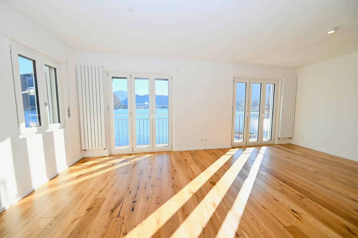 Completely renovated apartment with lake view in Ponte Tresa - Photo 7 of 12