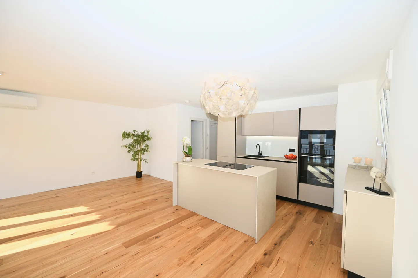 Completely renovated apartment with lake view in Ponte Tresa - Photo 8 of 12