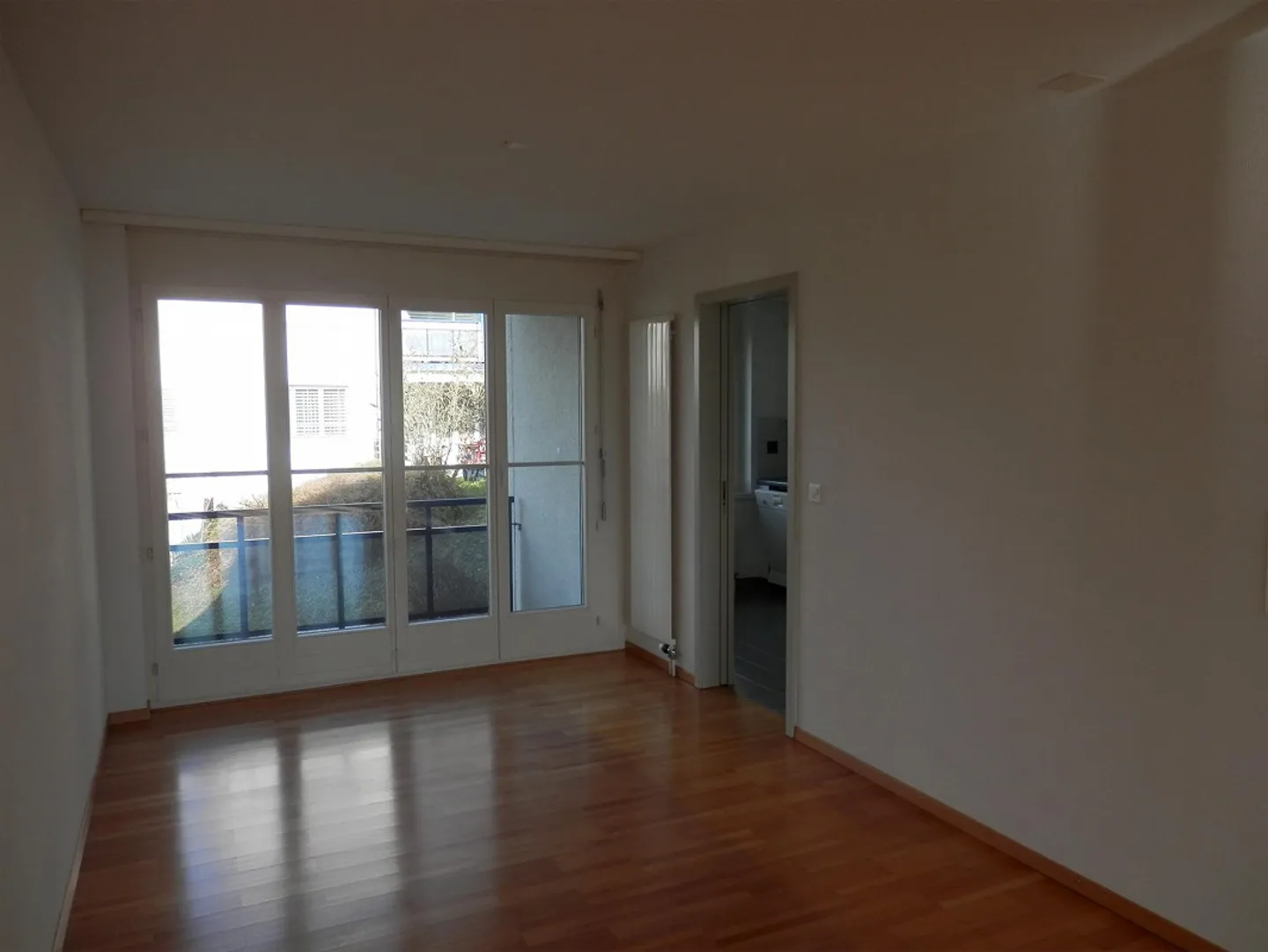 Geräumige 4.5-Zimmerwohnung im 2. OG mit 2 Balkonen und 2 Nasszellen - Foto 3 von 10