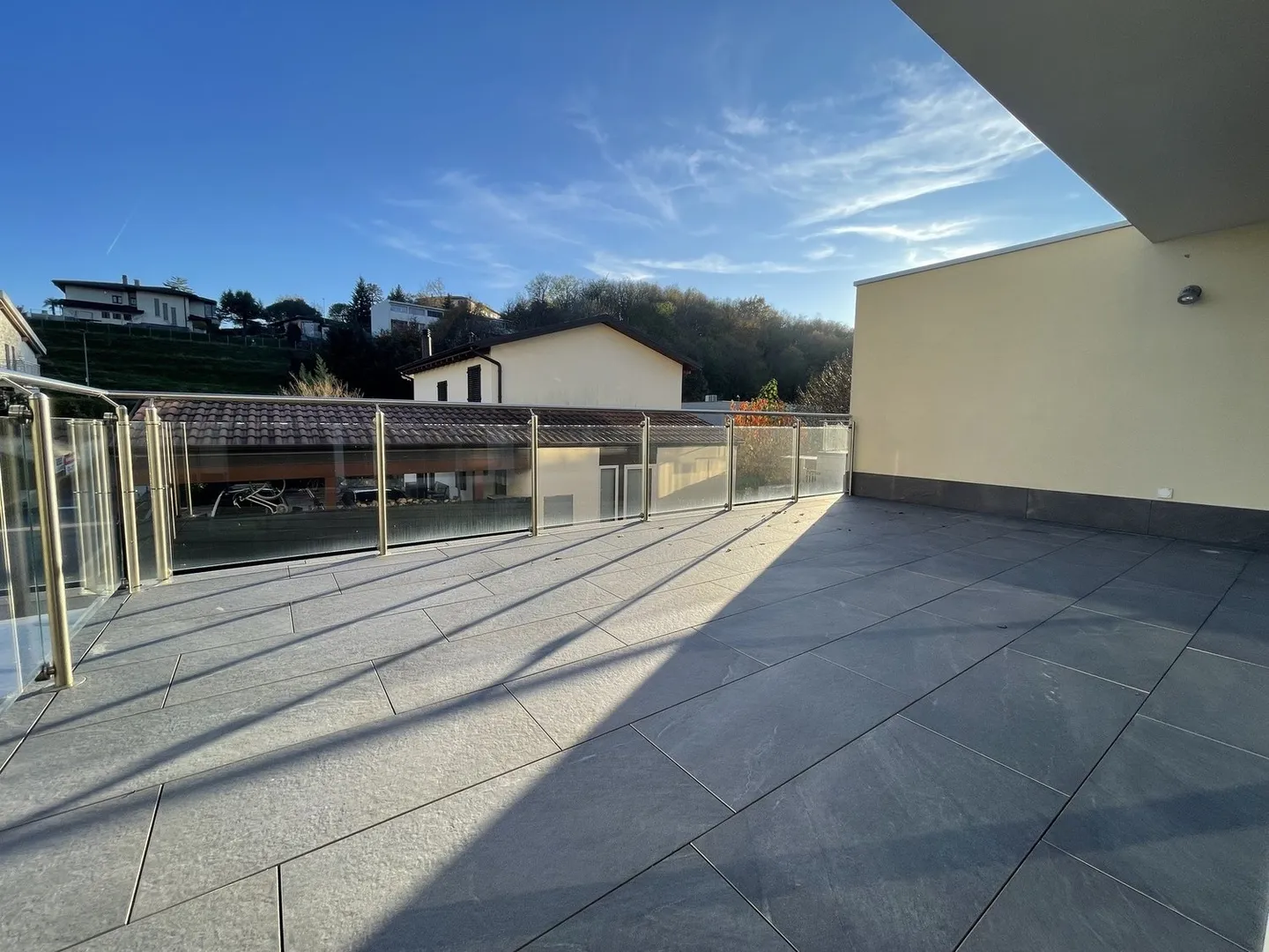 Villa moderne et spacieuse de 4,5 pièces à louer à Arzo - Photo 9 sur 13