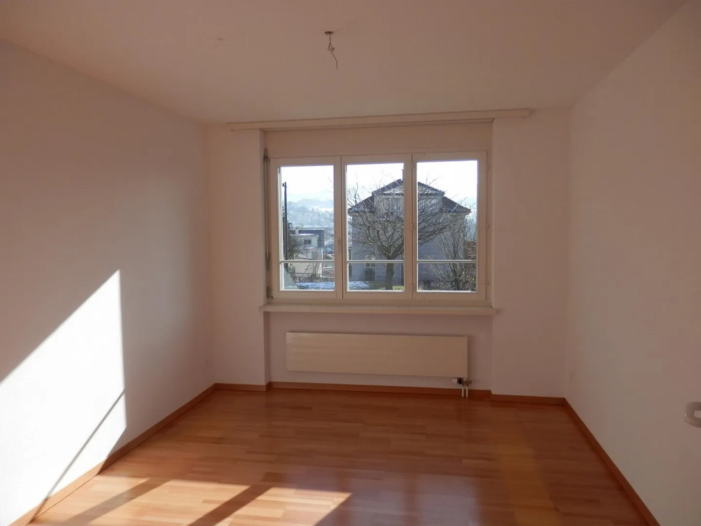 Geräumige 4.5-Zimmerwohnung im 2. OG mit 2 Balkonen und 2 Nasszellen - Foto 9 von 10