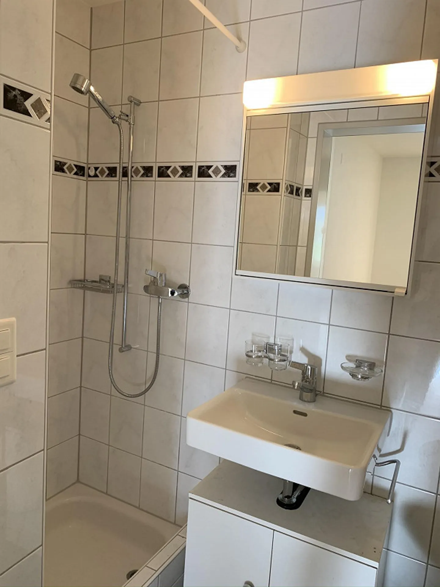 Geräumige 4.5-Zimmerwohnung im 2. OG mit 2 Balkonen und 2 Nasszellen - Foto 8 von 10
