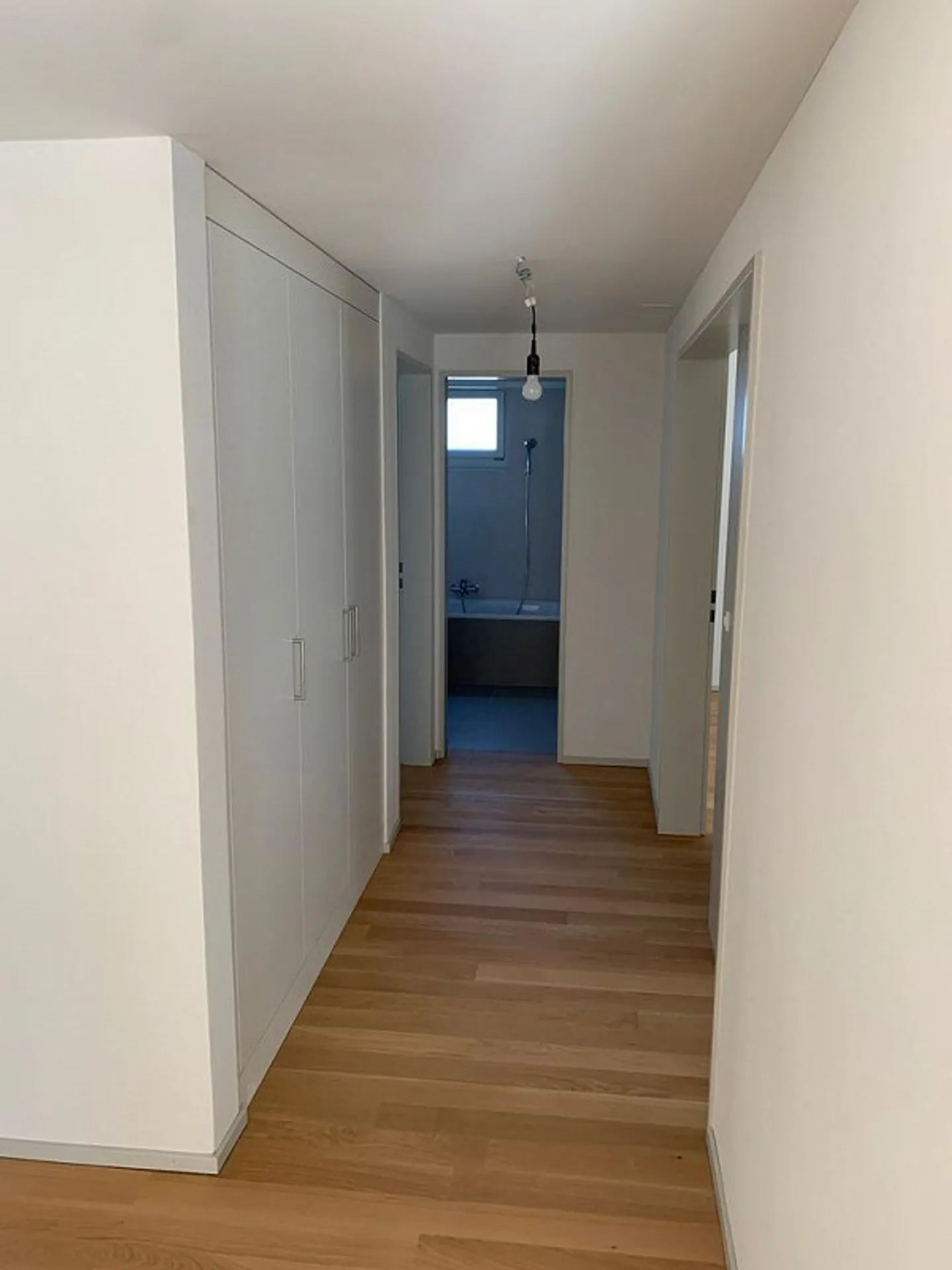 Appartamento luminoso e moderno di 4,5 stanze in affitto - Foto 6 di 9