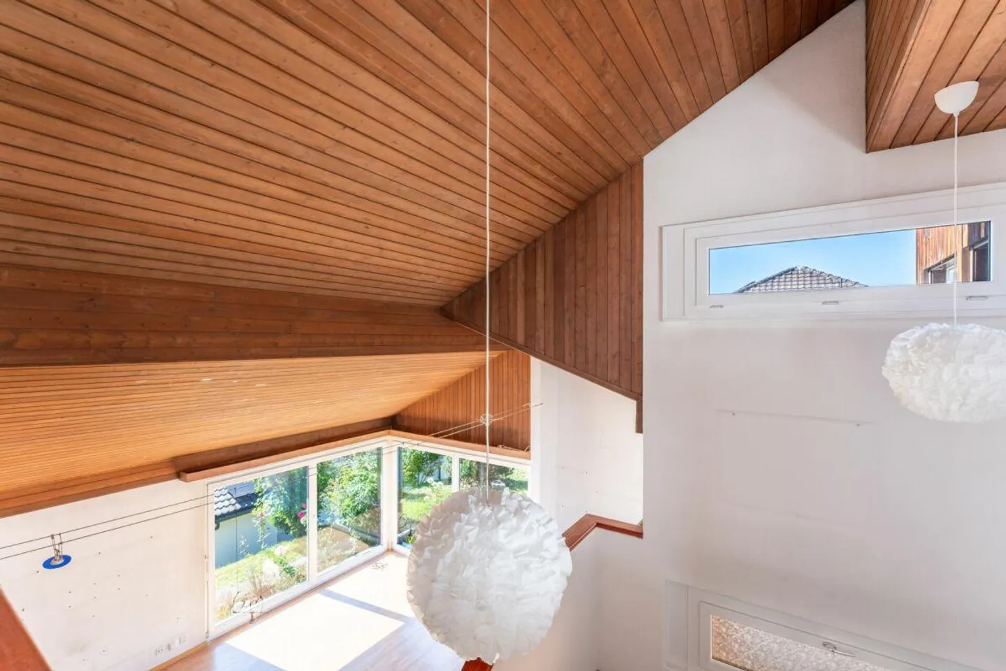 A beautiful location with mountain view: Single-family house with a rental apartment - Photo 9 of 21