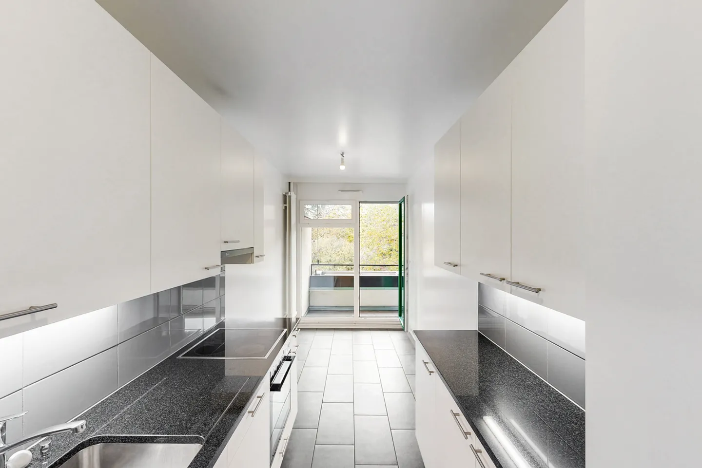 Bright apartment of 3.5 rooms - Photo 2 of 11