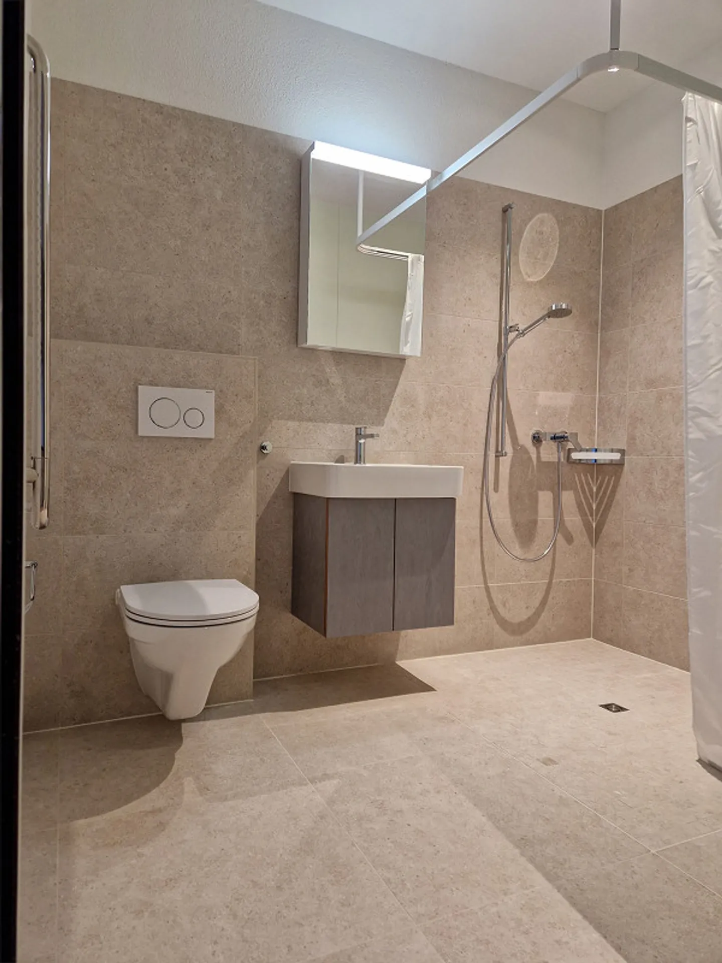 Studio dans un appartement pour seniors (appartement en cluster) - Photo 5 sur 9