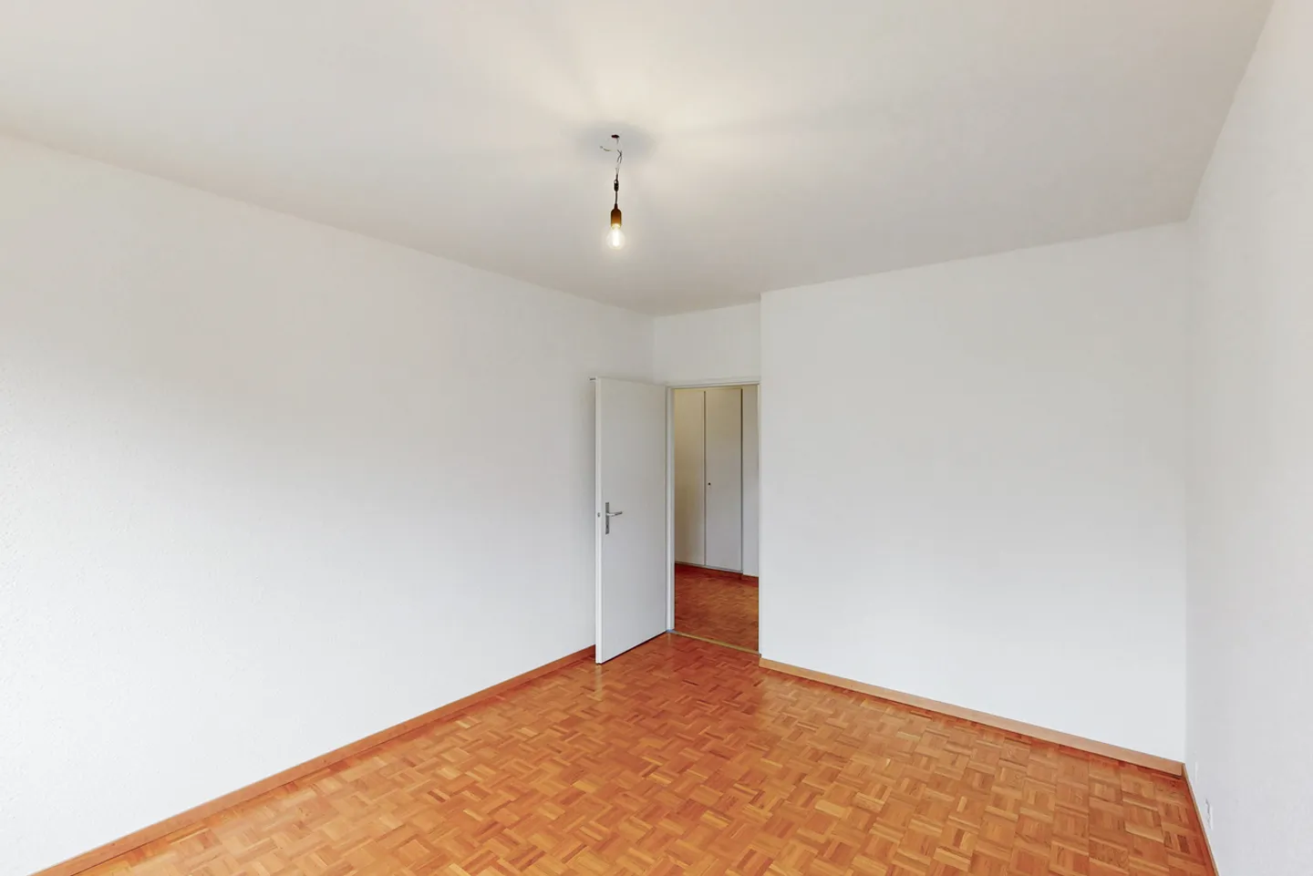Bright apartment of 3.5 rooms - Photo 9 of 11