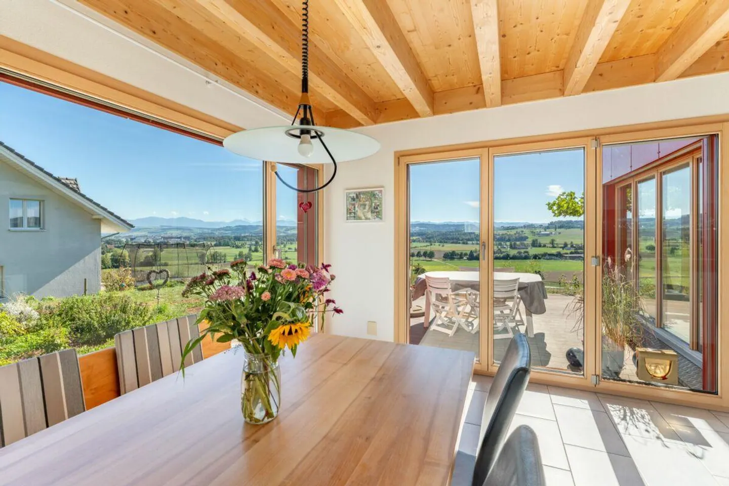 Casa unifamiliare unica di 6,5 stanze con vista meravigliosa - Foto 5 di 15