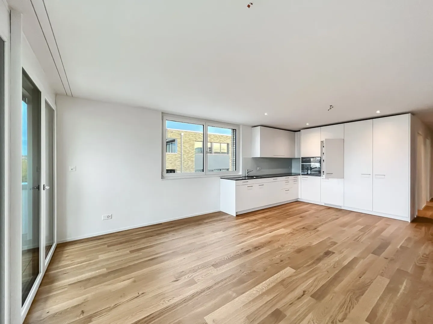 Modern 3.5-Room Apartment - Photo 2 of 7