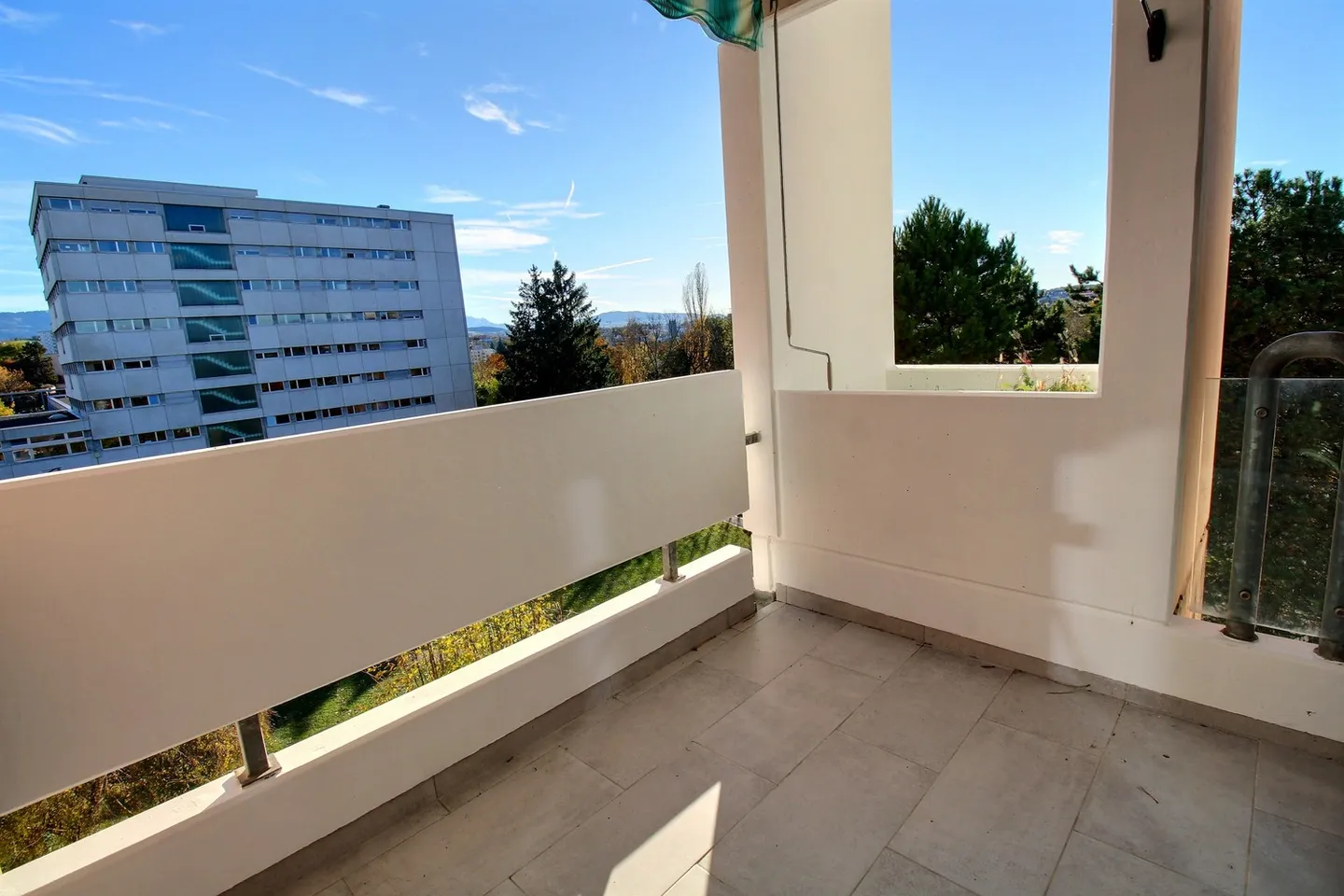 Vollständig renovierte 3,5-Zimmer-Wohnung in Fribourg - Foto 2 von 10