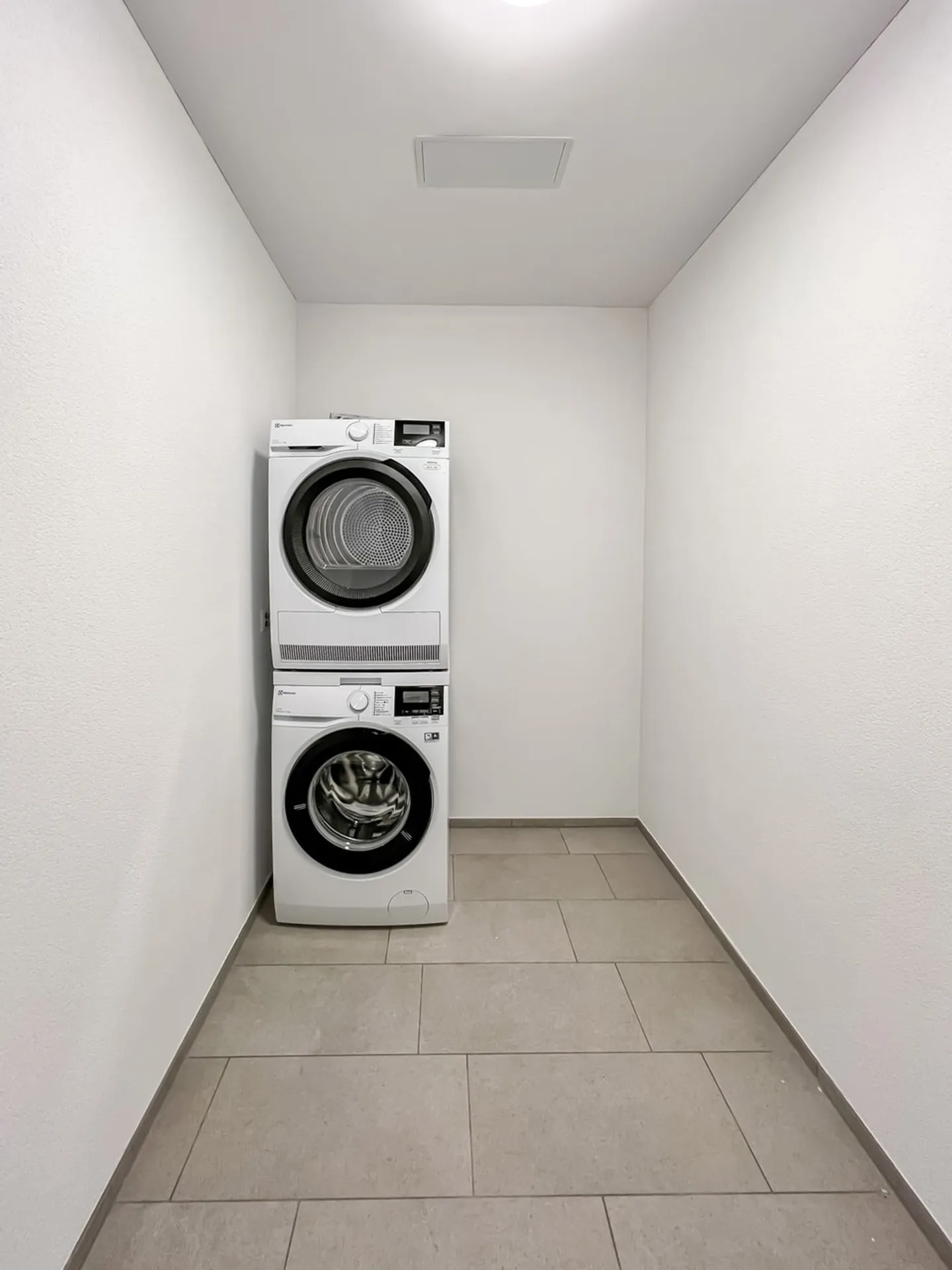 Modern 3.5-Room Apartment - Photo 6 of 7