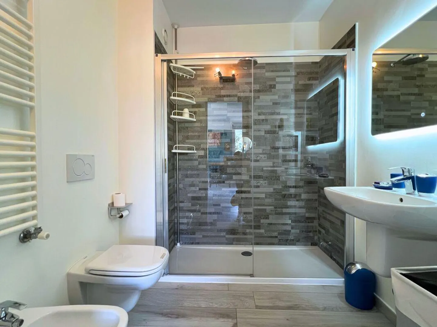 Beautiful Apartment in the Center of Chiasso - Photo 7 of 8