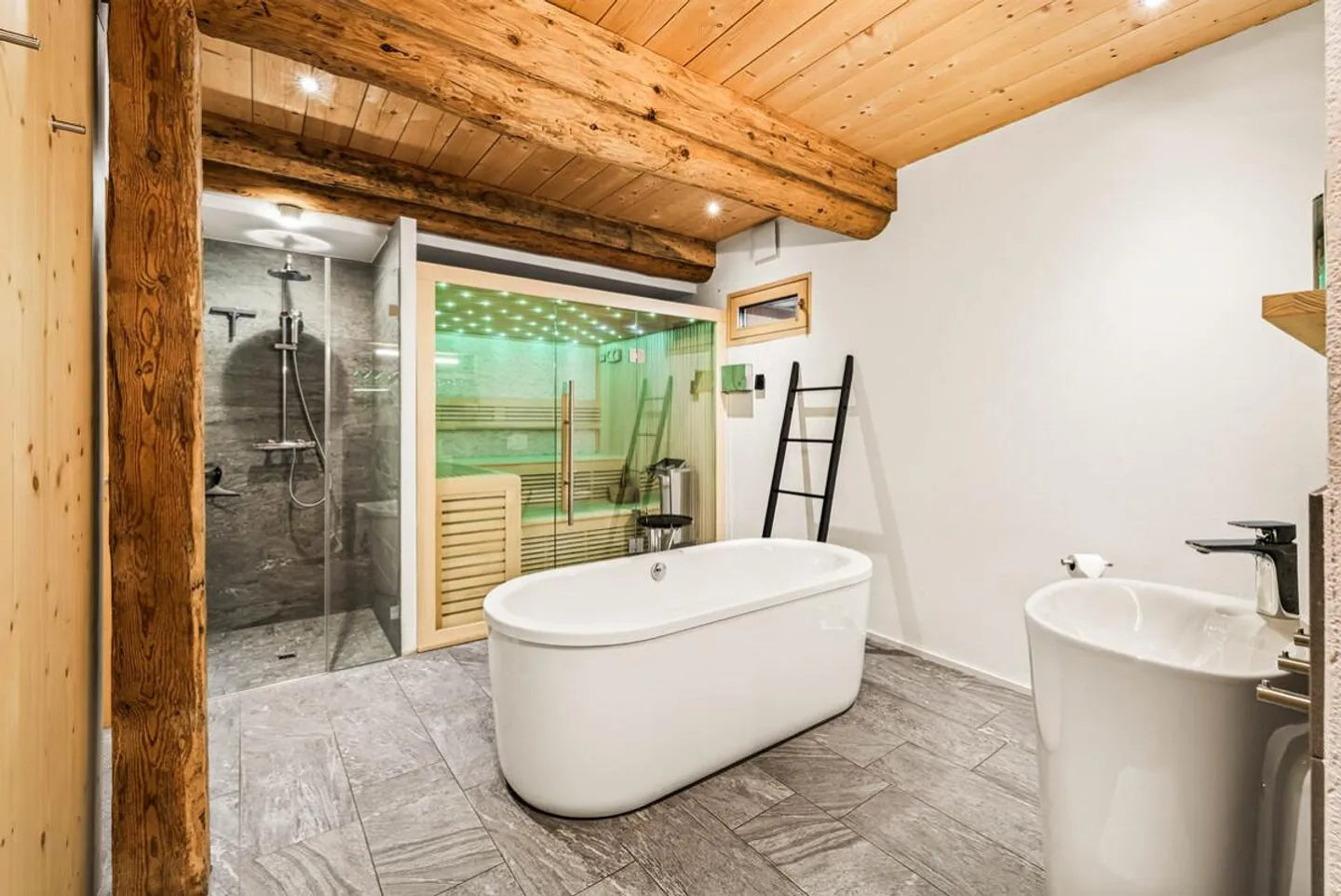 Degen: charaktervolles Bergloft mit Sauna und Bergsicht - Photo 4 of 6