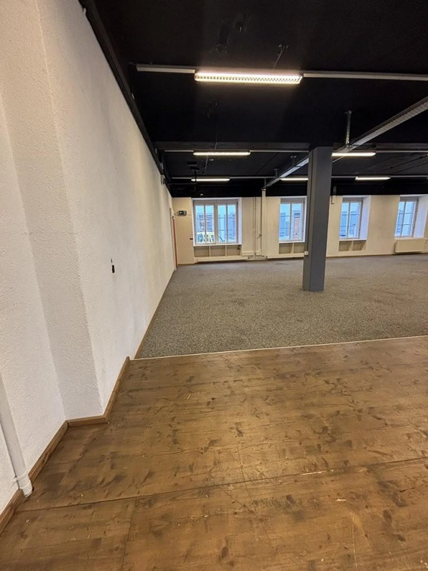 Spazio commerciale spazioso e versatile in una posizione centrale ad Aarau - Foto 5 di 9