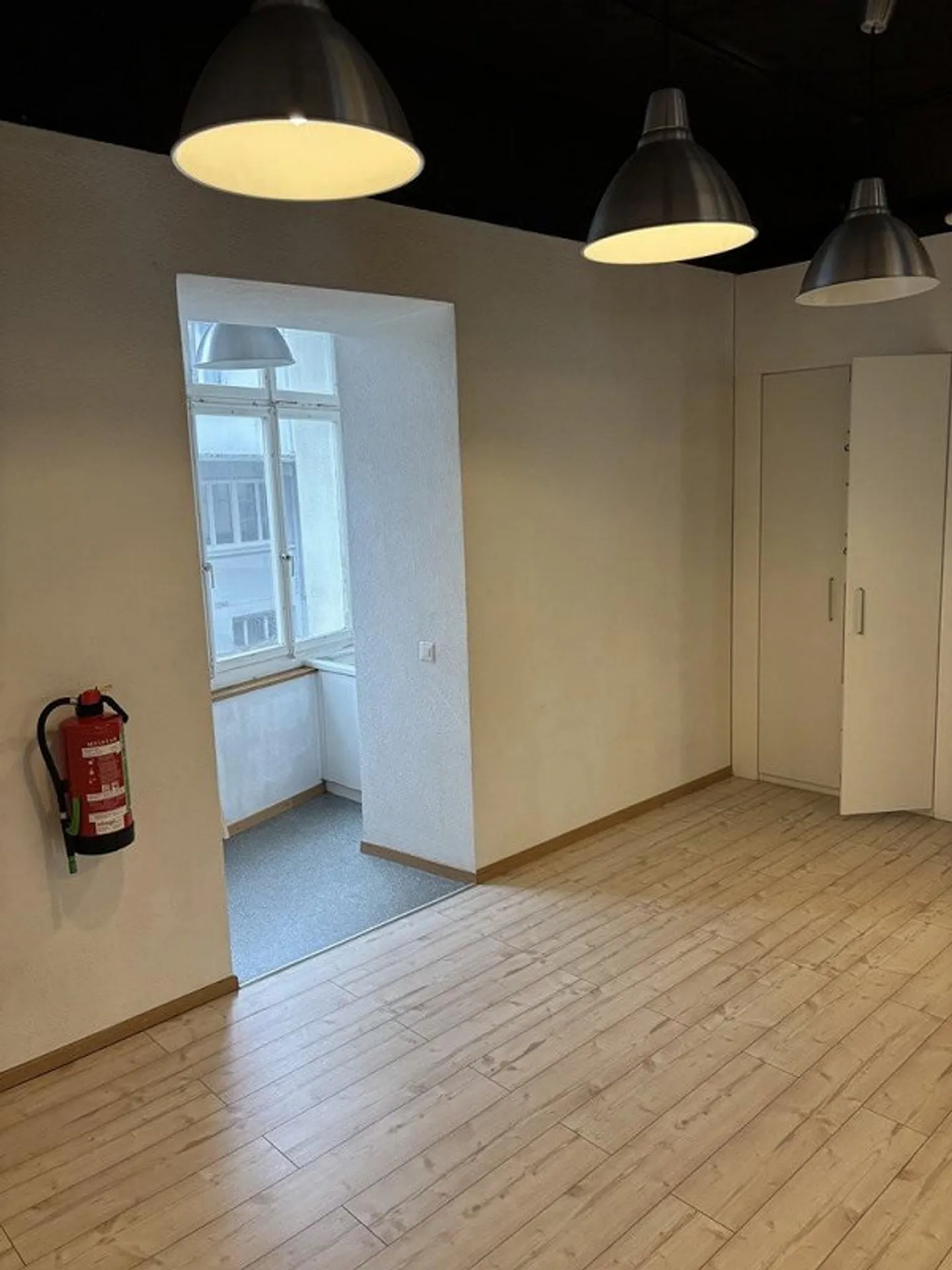 Spazio commerciale spazioso e versatile in una posizione centrale ad Aarau - Foto 6 di 9