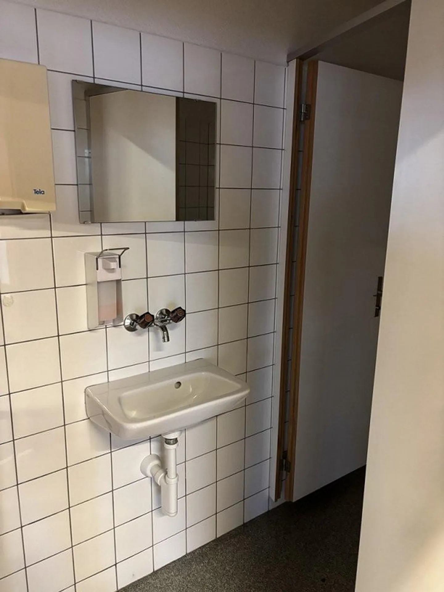 Spazio commerciale spazioso e versatile in una posizione centrale ad Aarau - Foto 8 di 9