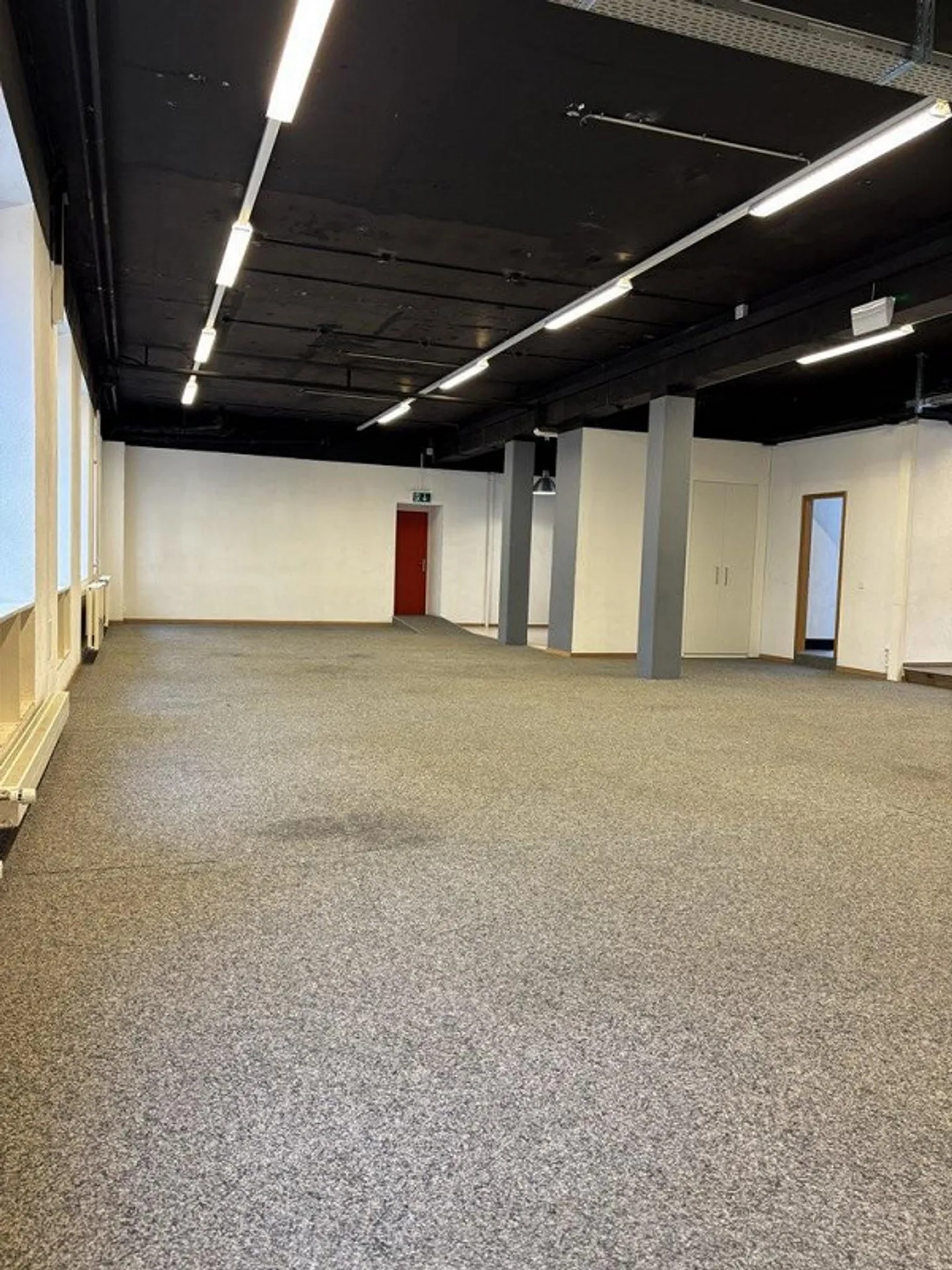 Spazio commerciale spazioso e versatile in una posizione centrale ad Aarau - Foto 3 di 9