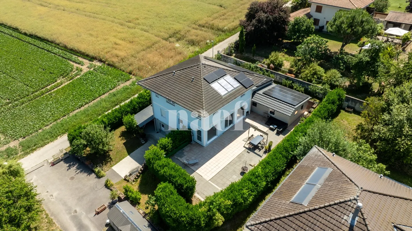 Bright family villa with 5.5 rooms, independent studio and spa - Photo 13 of 13