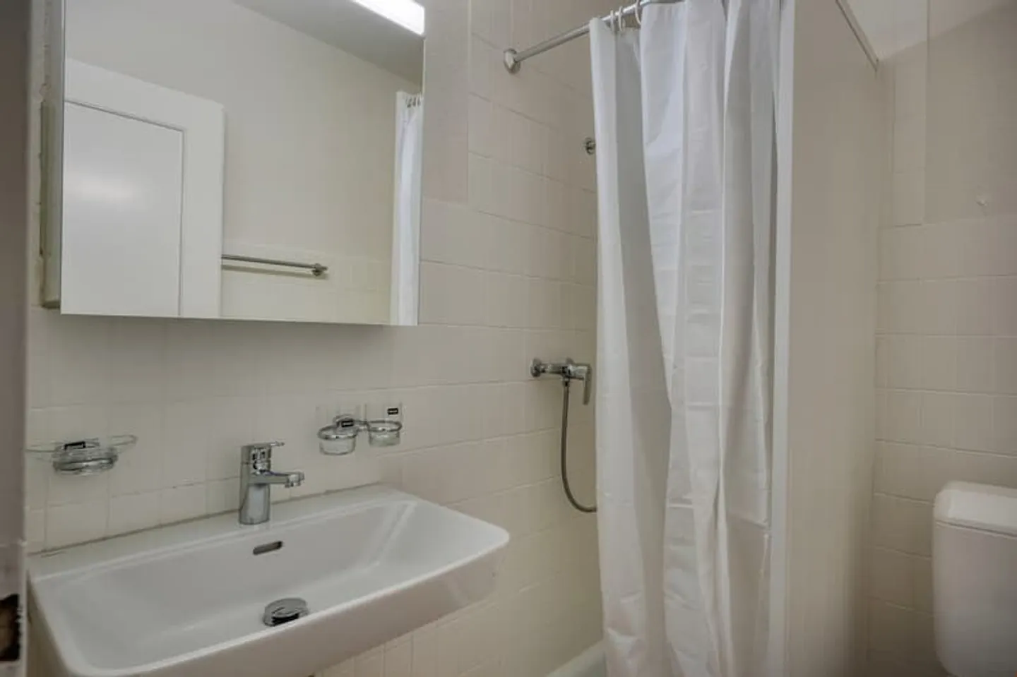 Appartamento ristrutturato in zona tranquilla - Foto 10 di 13