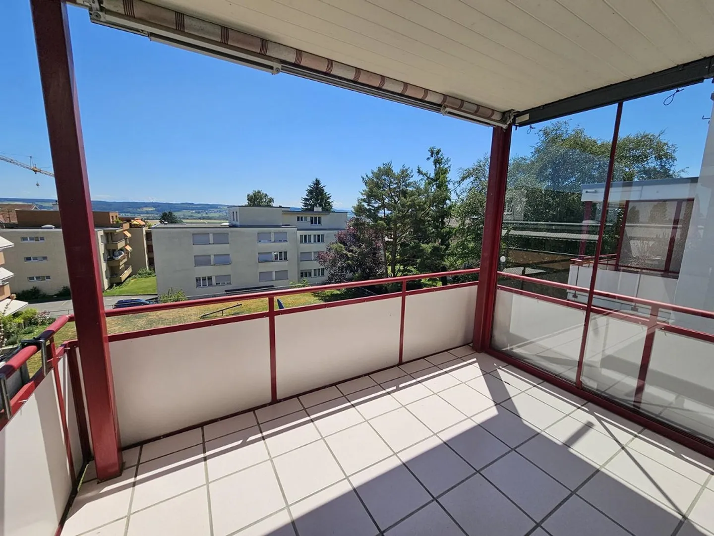 Moderne 3.5-Zimmerwohnung mit Balkon - Foto 3 von 9