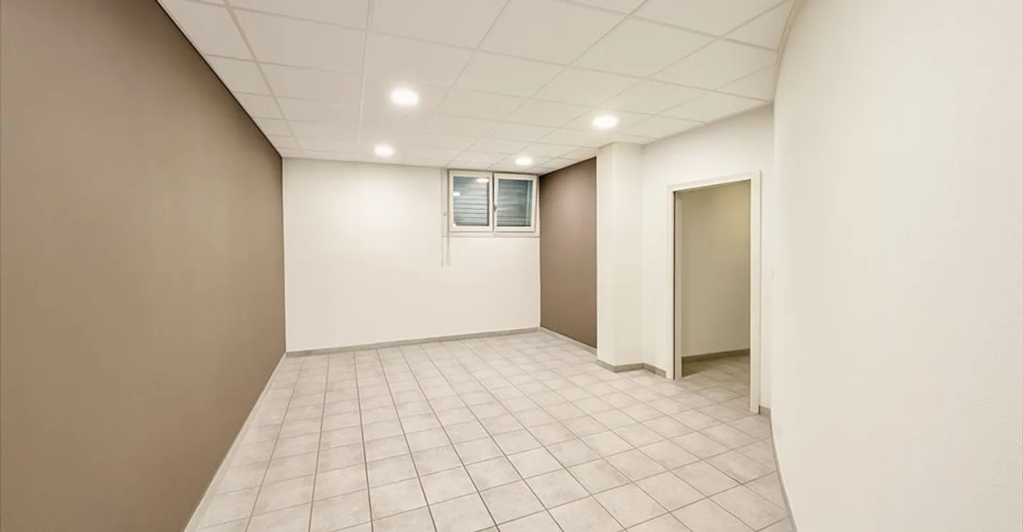 Shop for rent - Photo 2 of 5